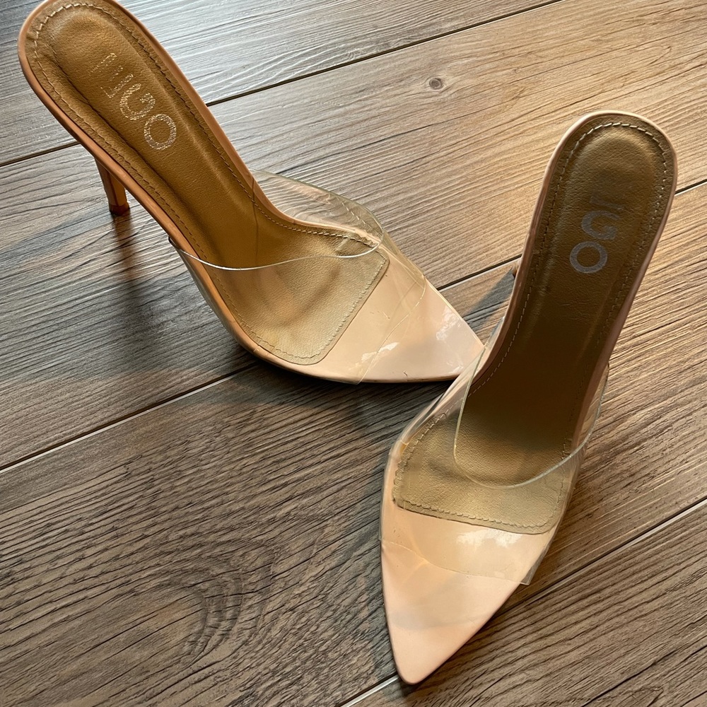 Clear pumps